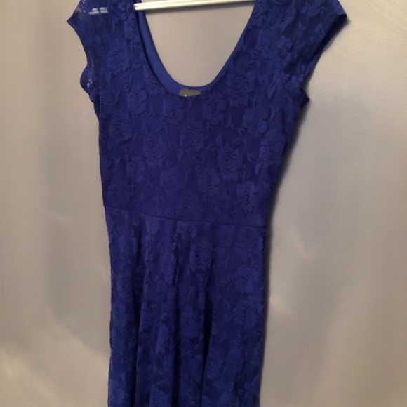 Blue lace dress - Picture 2 of 3